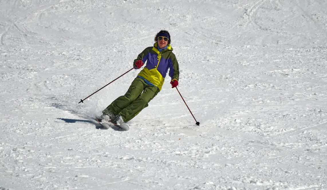 Split boarding in the snow