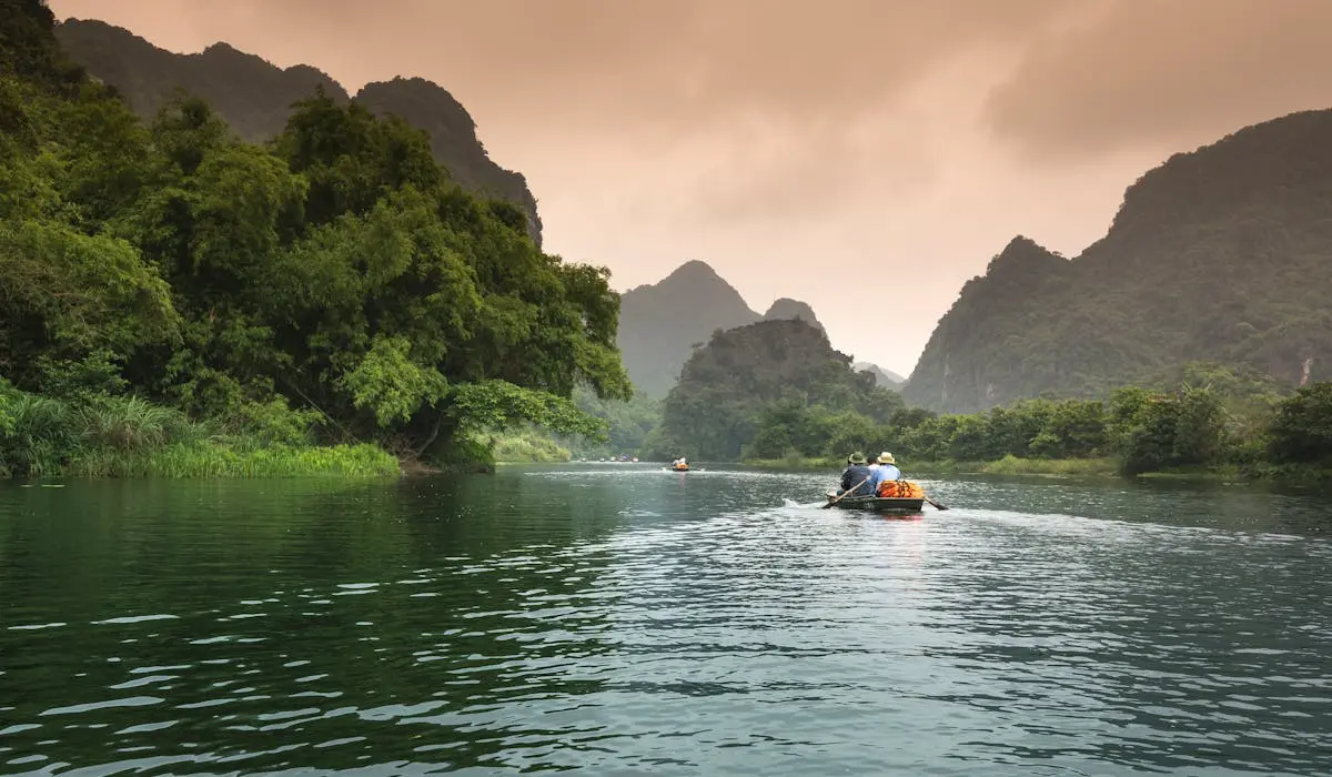 You are currently viewing How to Be an Ecotourist: A Complete Guide for Sustainable Travel