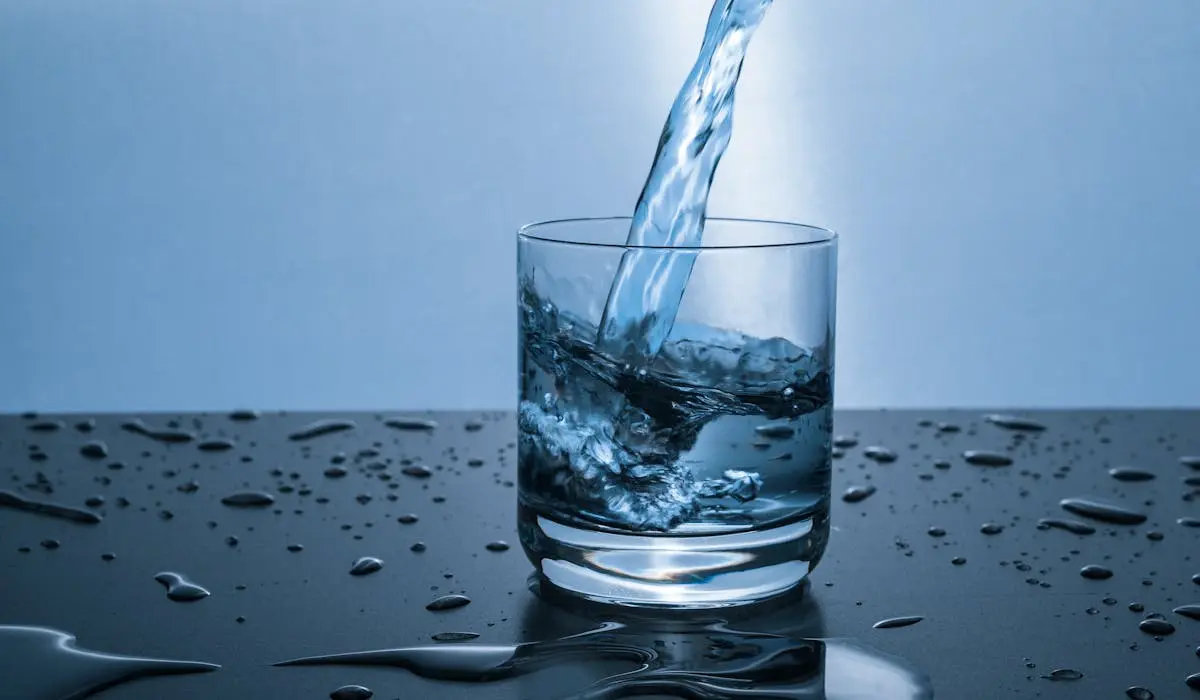 stay hydrated camping in hot weather